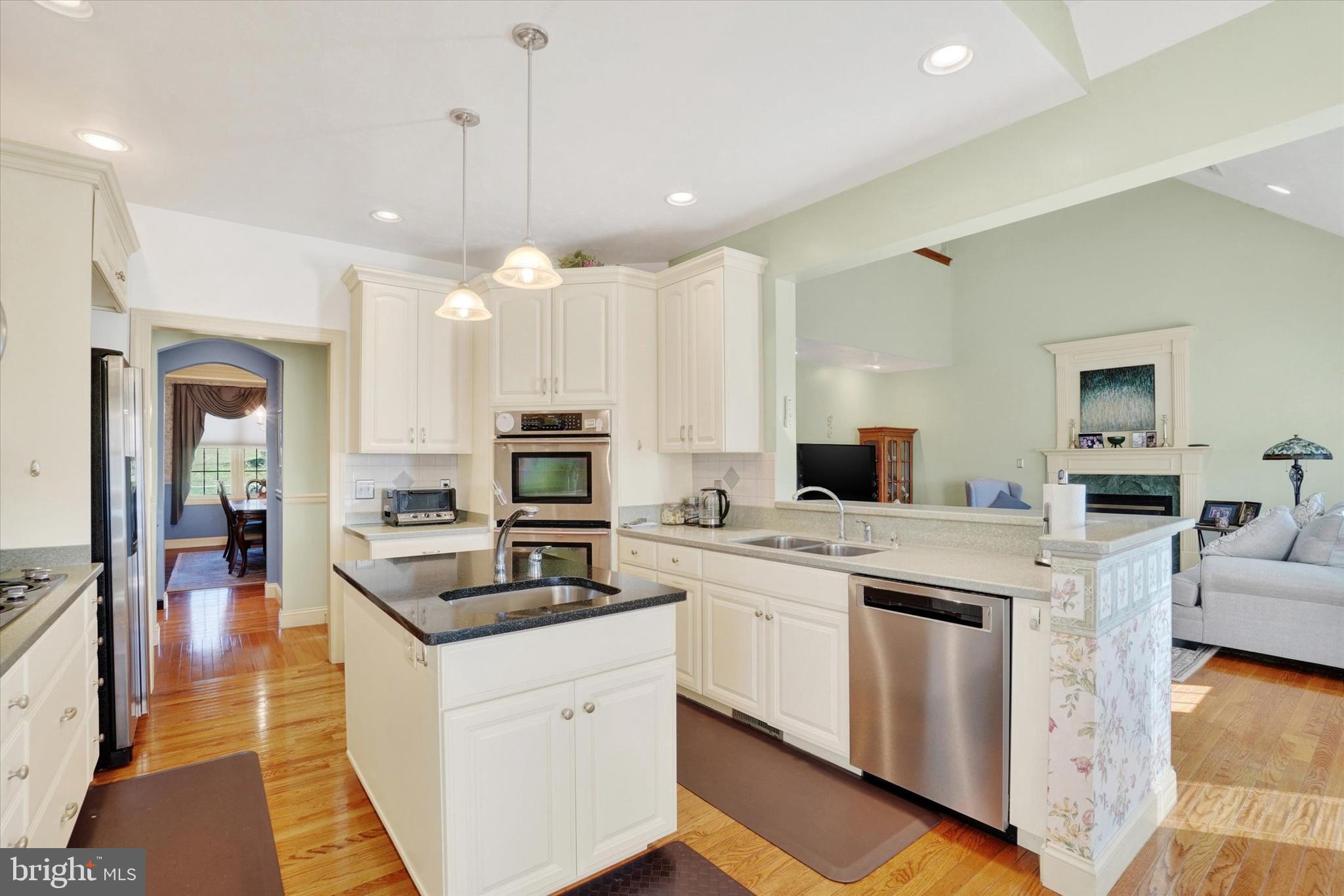 639 Chestnut Hill Road York, PA 17402 - Photo 8 of 56 Eat-in Kitchen