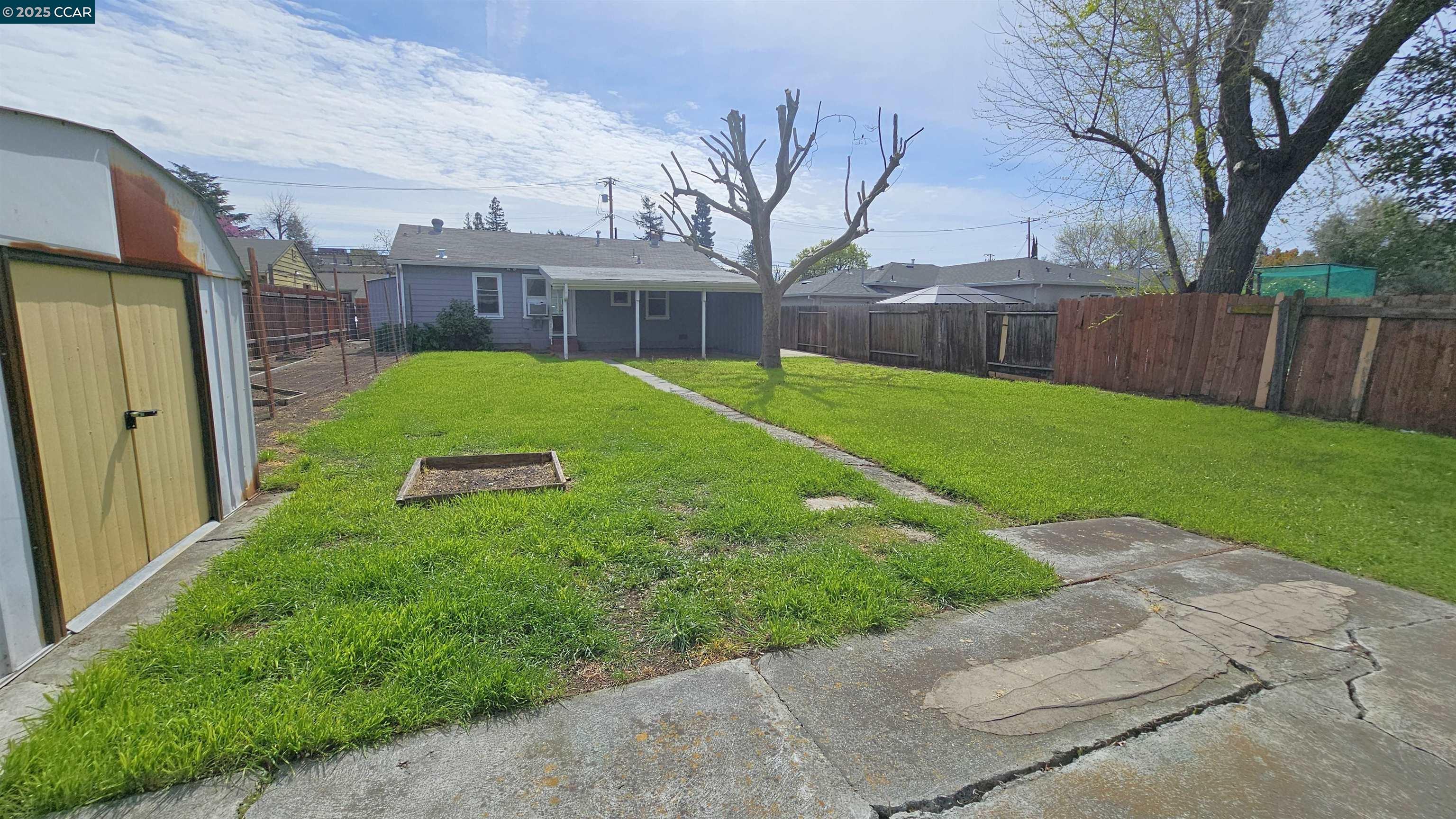 2475 Maple Avenue Concord, CA 94520 - Photo 27 of 28 a view of a backyard with a garden