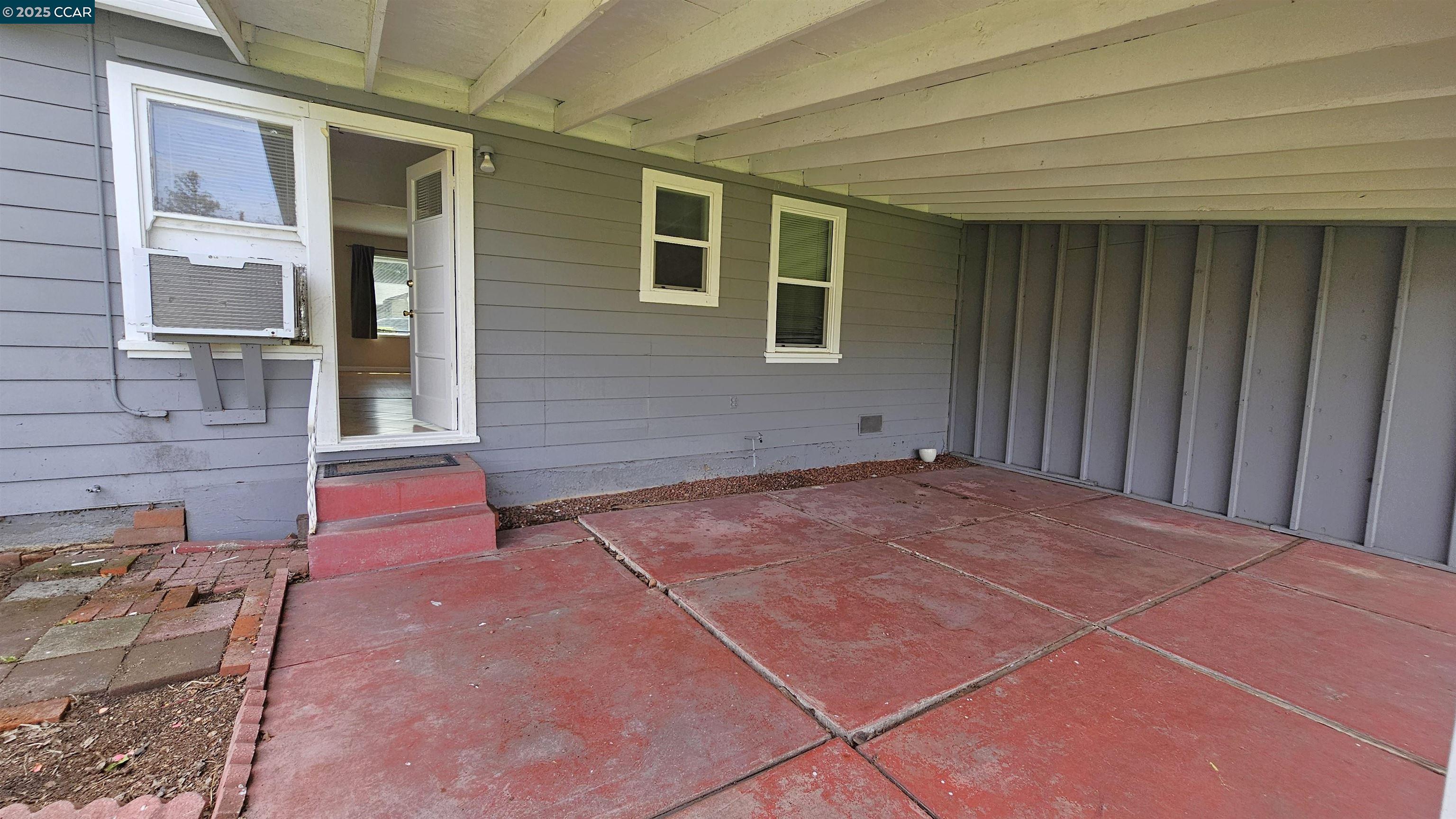 2475 Maple Avenue Concord, CA 94520 - Photo 4 of 28 a backyard of a house with seating space