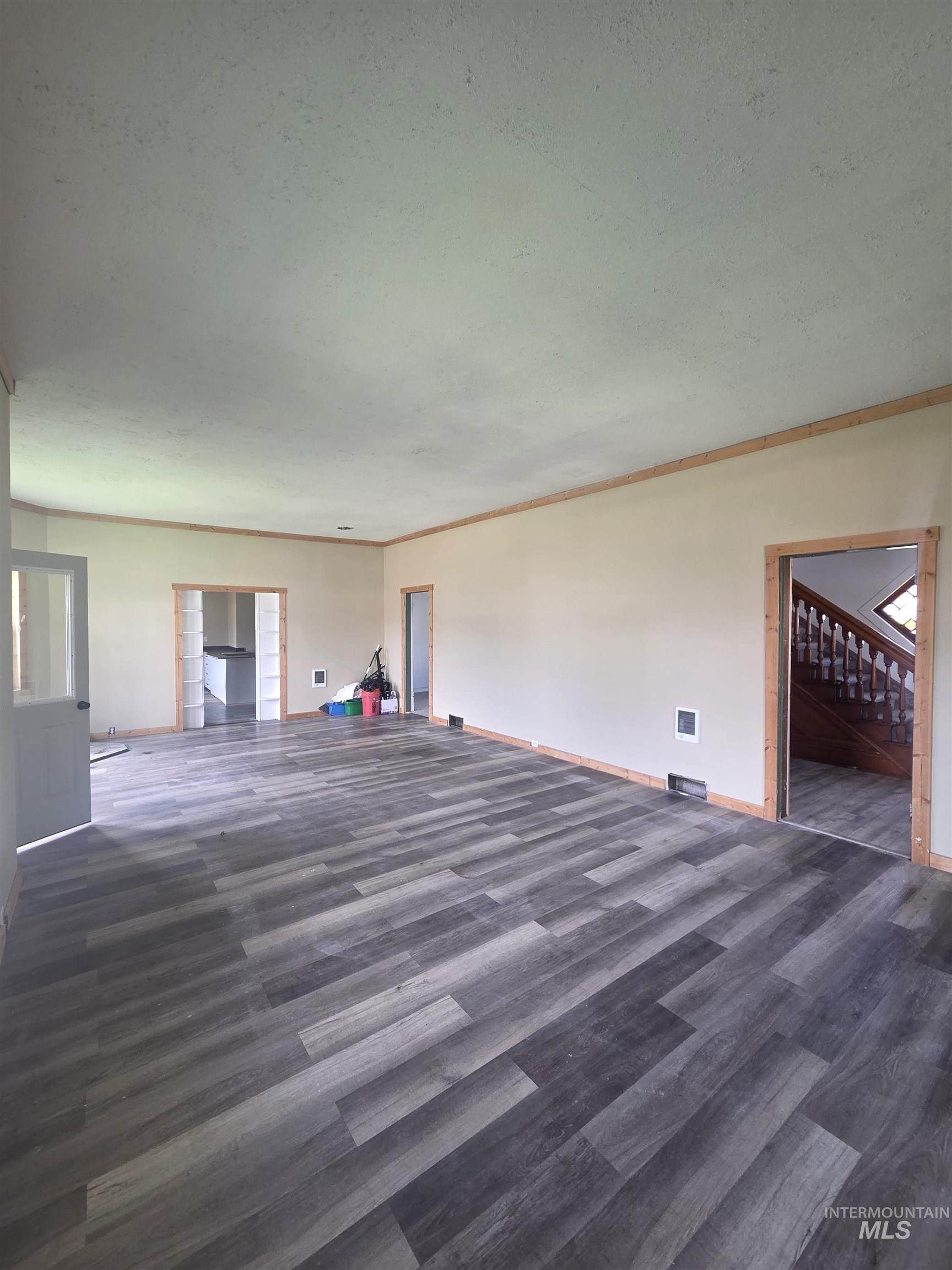 986 Columbia Street Pomeroy, WA 99347 - Photo 5 of 20 Spacious room featuring wood-finish flooring, light-toned walls, and wood trim accents