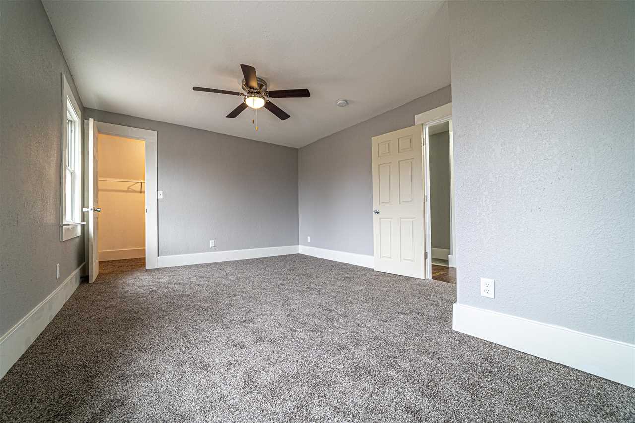 910 Center Point Road Northeast Cedar Rapids, IA 52402 - Photo 10 of 30 Gallery Image 10
