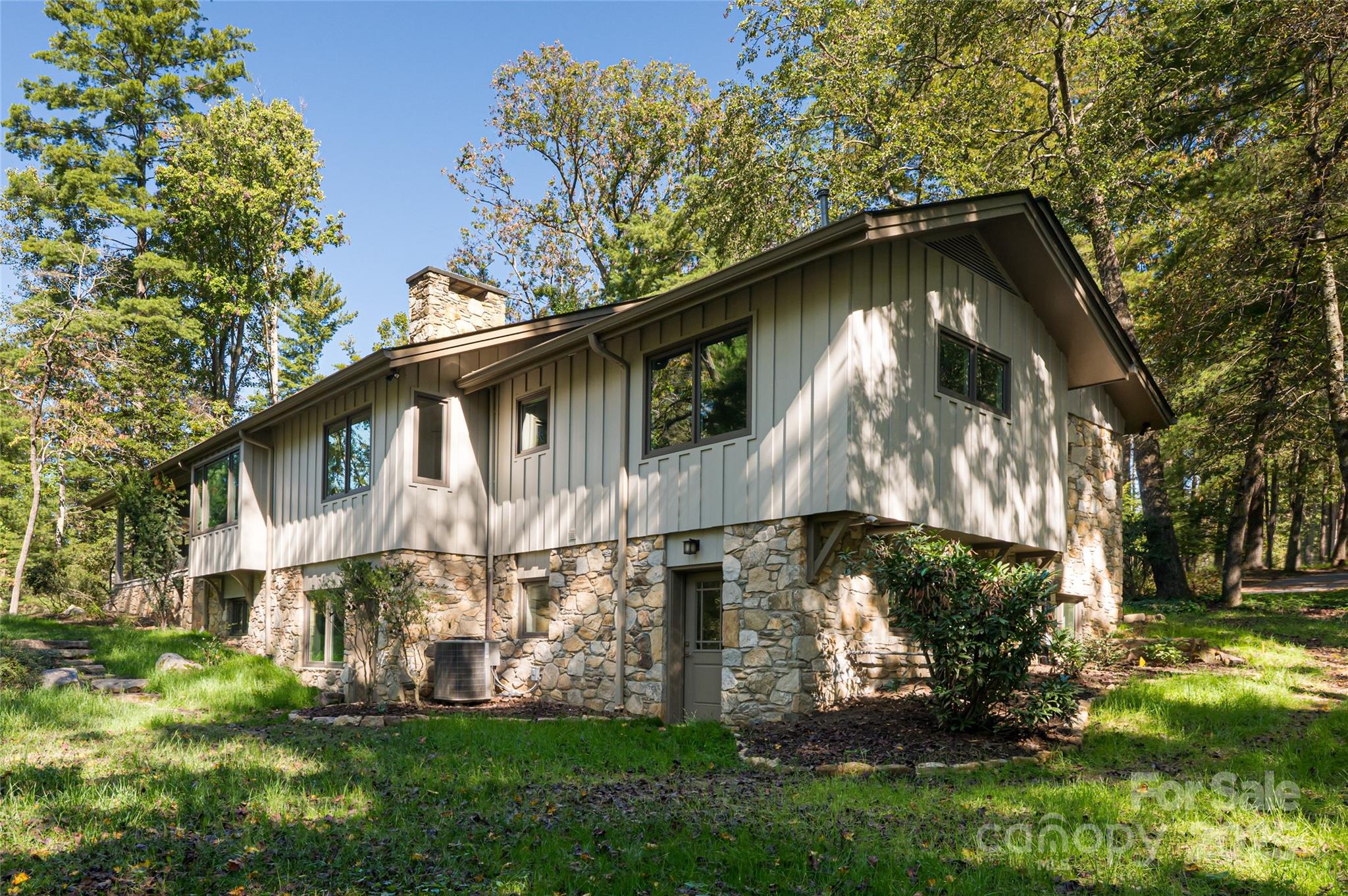 5 Holly Hill Road Asheville, NC 28803 - Photo 27 of 33 a backyard of a house with lots of green space