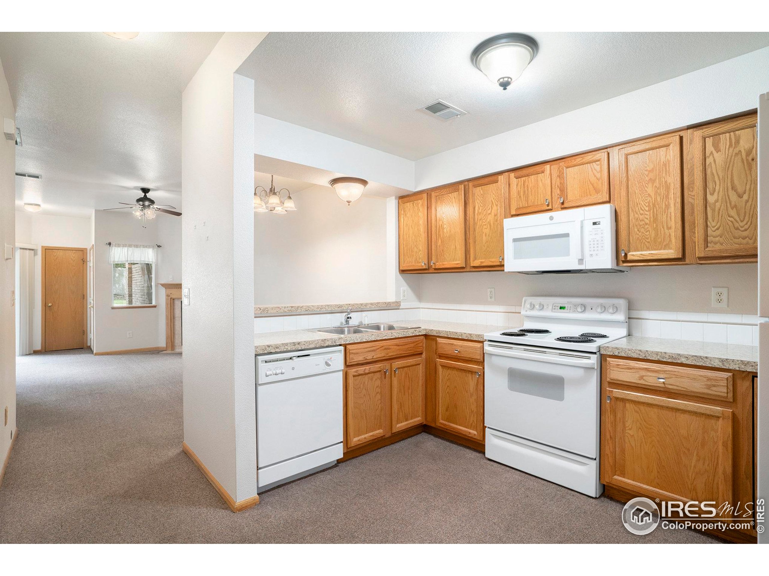 950 52nd Ave Court, Unit R1 Greeley, CO 80634 - Photo 4 of 10 Gallery Image 4