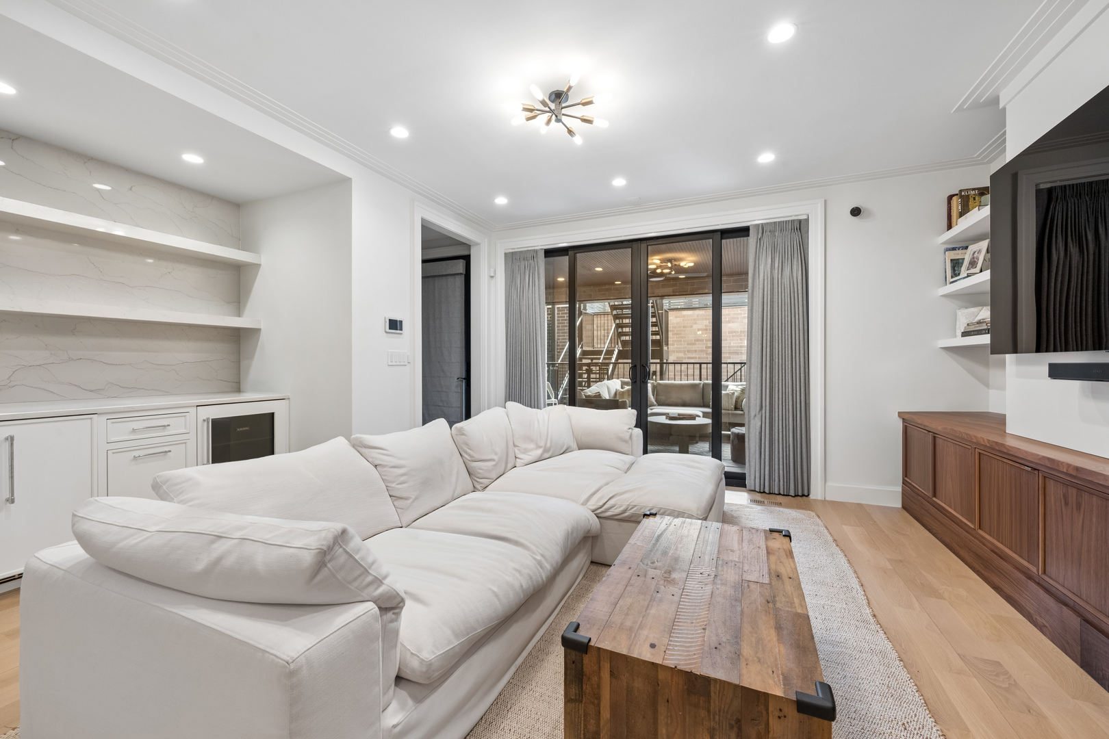 1940 North Mohawk Street, Unit 1 Chicago, IL 60614 - Photo 11 of 27