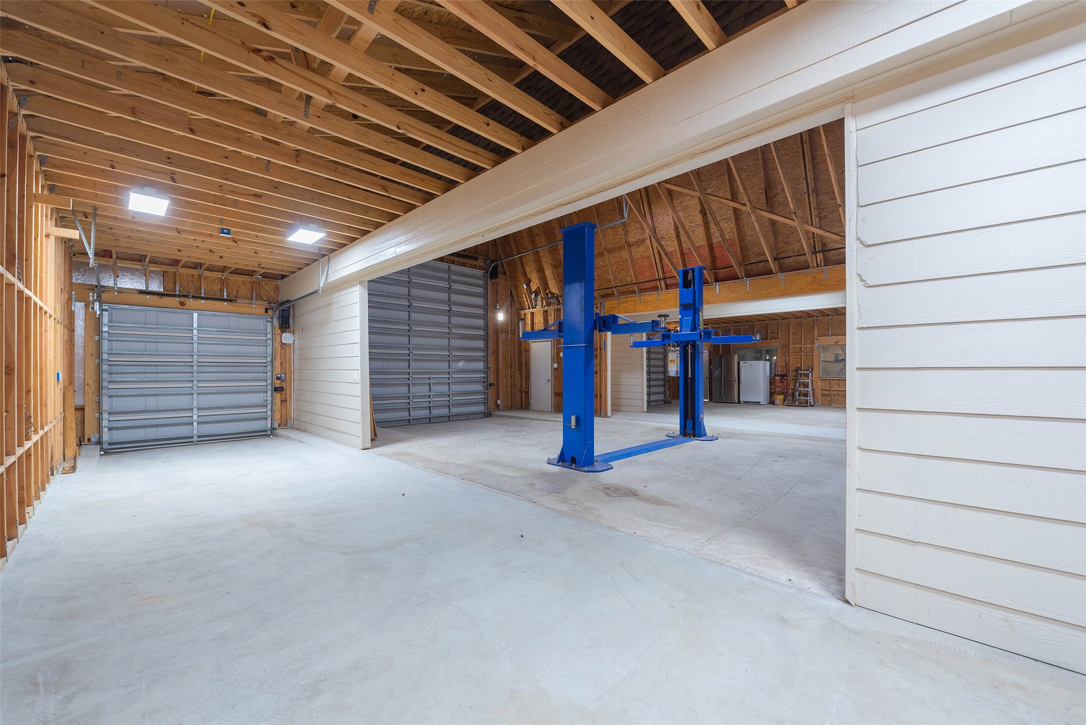3705 Cabo Road League City, TX 77573 - Photo 42 of 43 a view of a big room with closet