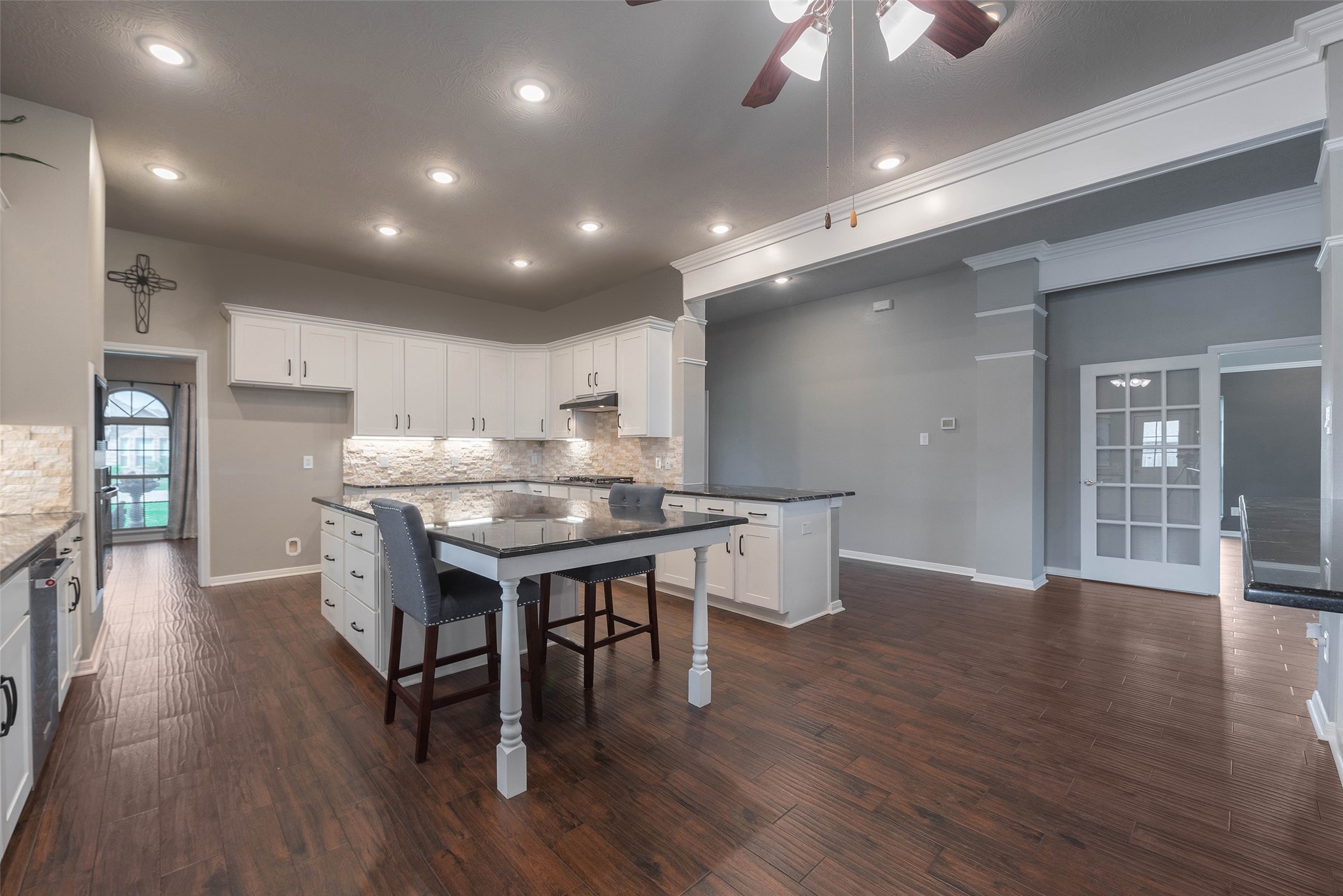 3705 Cabo Road League City, TX 77573 - Photo 10 of 43 a kitchen with a table and chairs