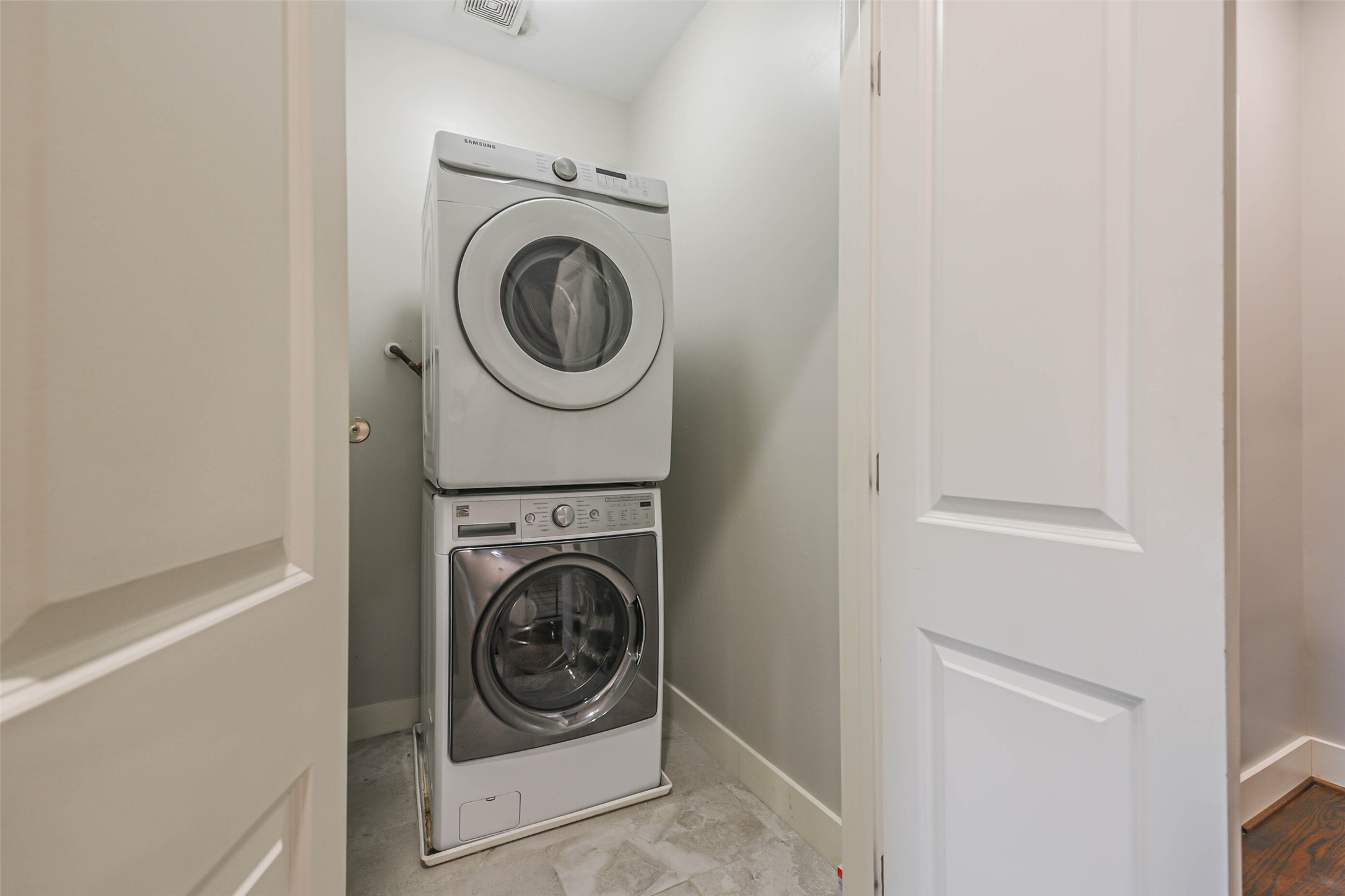 2422 Hadley Street Houston, TX 77004 - Photo 39 of 50 a utility room with dryer and washer