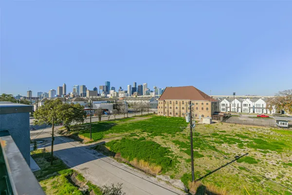 $3,200 | 2422 Hadley Street, Houston, TX 77004