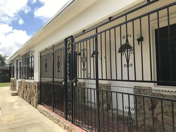 $1,800 | 2362 Northwest 34th Street, Unit 2, Miami, FL 33142