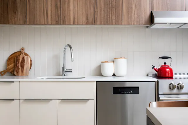 $3,323 | 30-77 Vernon Boulevard, Unit 406S | Astoria