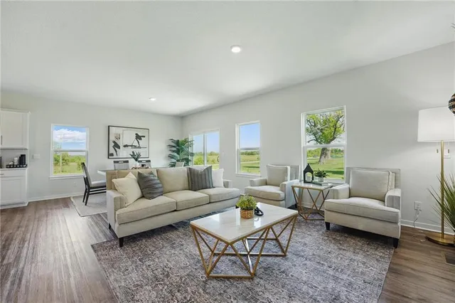 $339,990 | 2207 Creek View Lane, Raymore, MO 64083