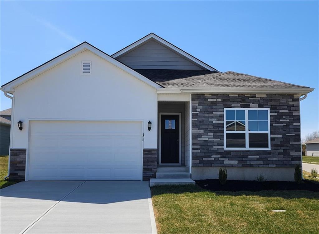 2207 Creek View Lane Raymore, MO 64083 - Photo 2 of 28