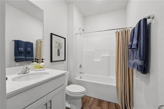 $339,990 | 2207 Creek View Lane, Raymore, MO 64083