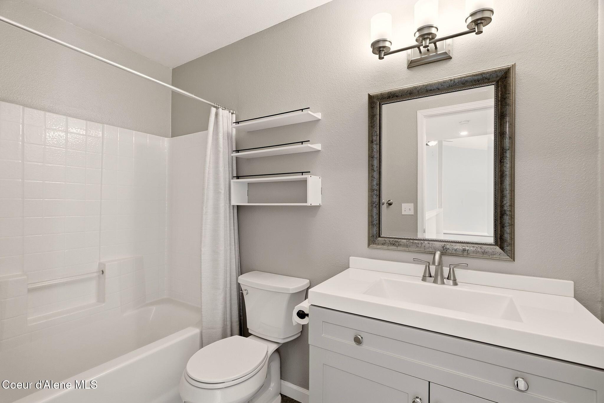 2795 North Rawhide Ridge Road Post Falls, ID 83854 - Photo 18 of 43 Upstairs Bathroom