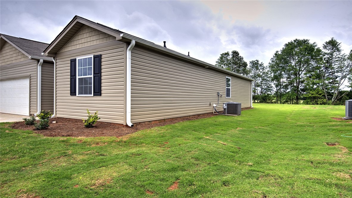 214 Hillendale Way Pelzer, SC 29669 - Photo 3 of 37