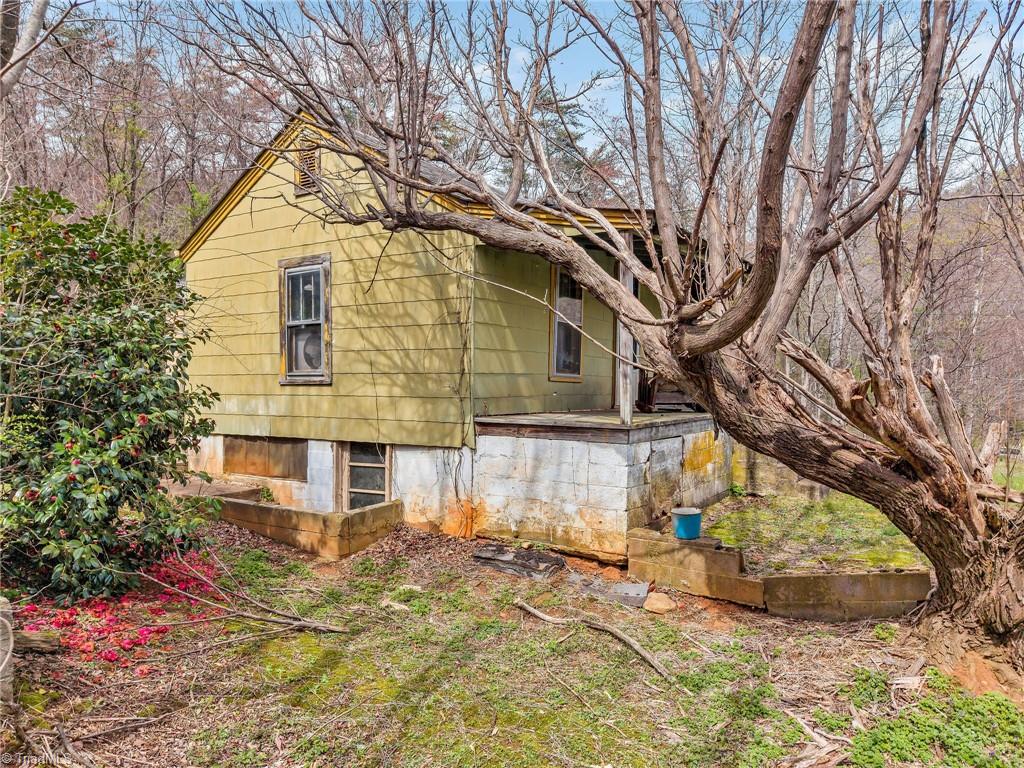153 Pineway Lane Thurmond, NC 28683 - Photo 4 of 12