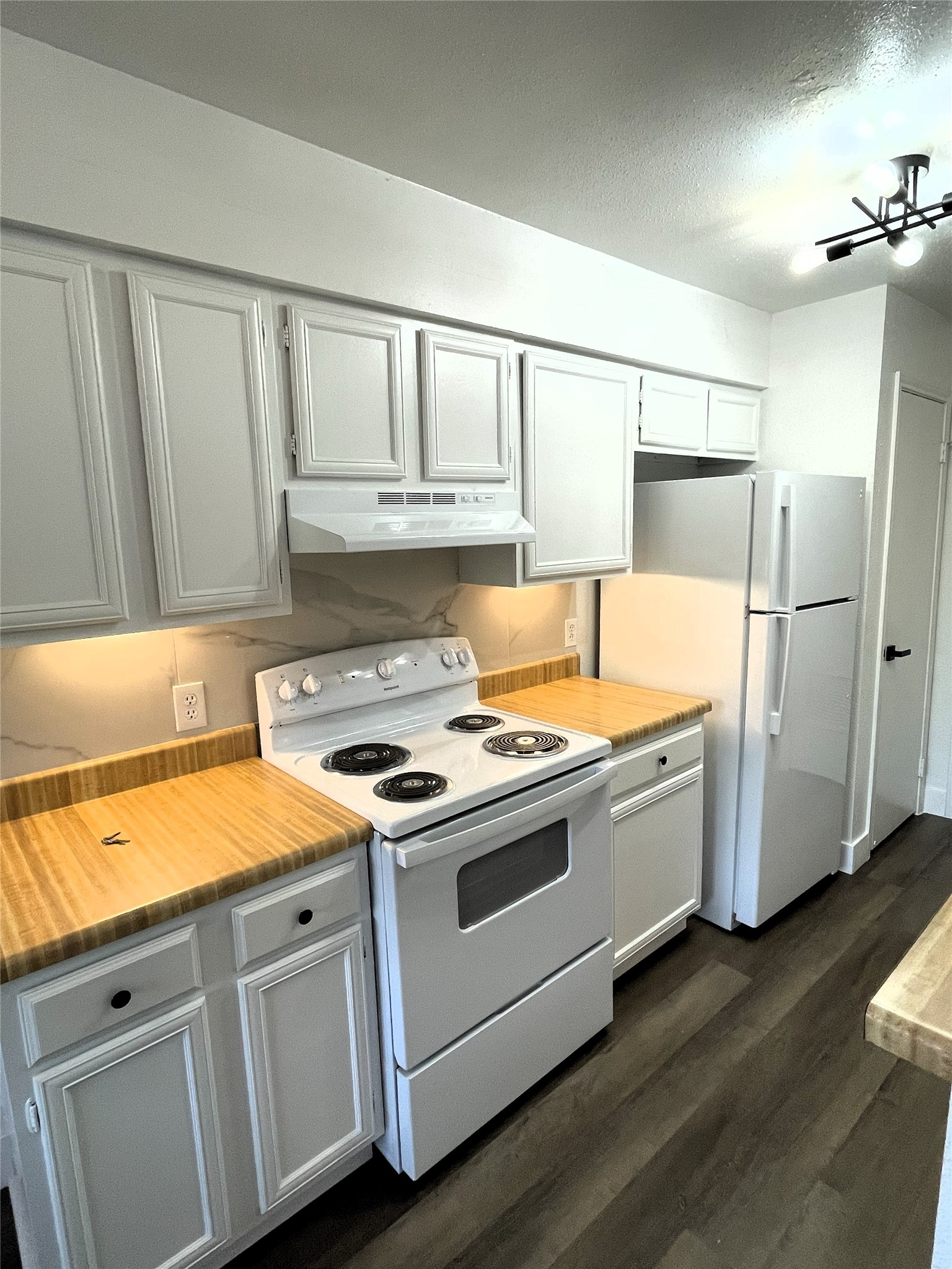 741 James Street, Unit 202 Tomball, TX 77375 - Photo 6 of 19 Kitchen