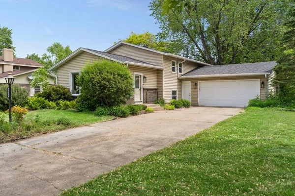 $415,000 | 3630 Quaker Lane North, Plymouth, MN 55441