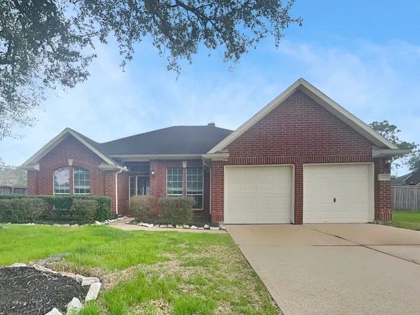 $2,675 | 3009 Fallbrook Court, Pearland, TX 77584