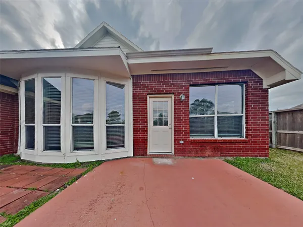 $2,675 | 3009 Fallbrook Court, Pearland, TX 77584
