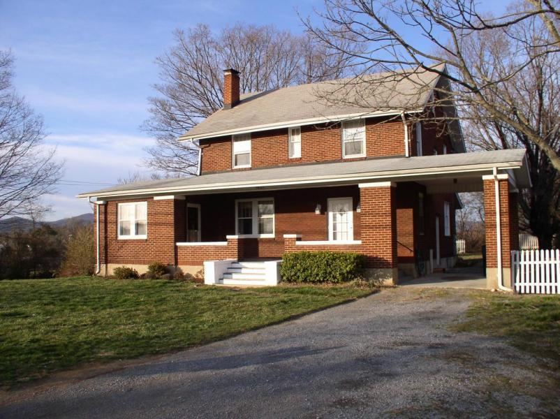 3623 Cove Road Roanoke, VA 24017 - Photo 1 of 41 Front