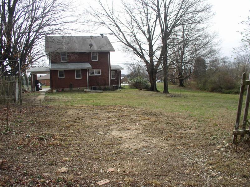 3623 Cove Road Roanoke, VA 24017 - Photo 14 of 41 Room to grow