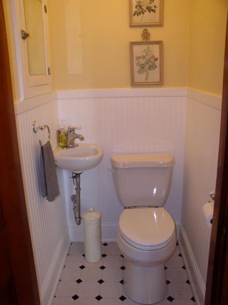 3623 Cove Road Roanoke, VA 24017 - Photo 30 of 41 Half Bath