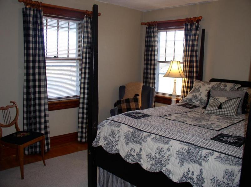 3623 Cove Road Roanoke, VA 24017 - Photo 32 of 41 Bedroom 2