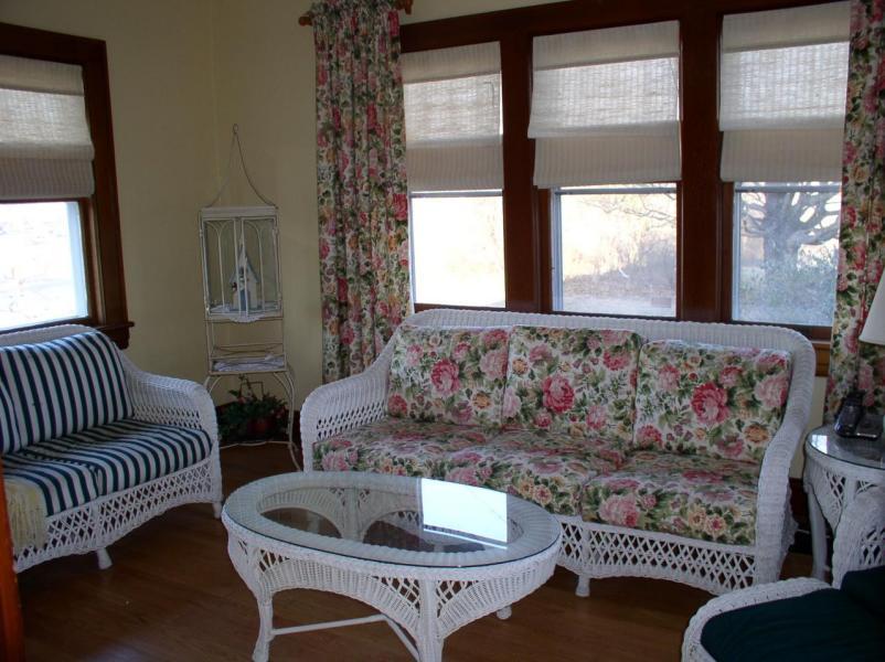 3623 Cove Road Roanoke, VA 24017 - Photo 5 of 41 Sun room