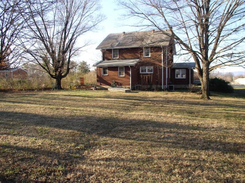 3623 Cove Road Roanoke, VA 24017 - Photo 8 of 41 Back of home