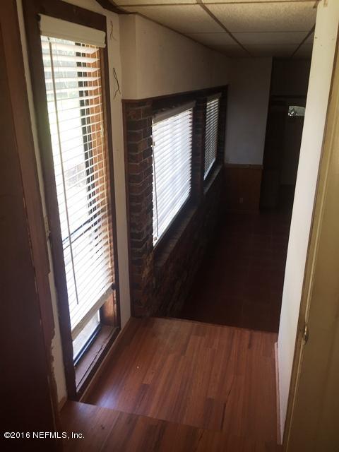 4155 Pinto Road Middleburg, FL 32068 - Photo 23 of 38 a view of empty room with wooden floor and fan
