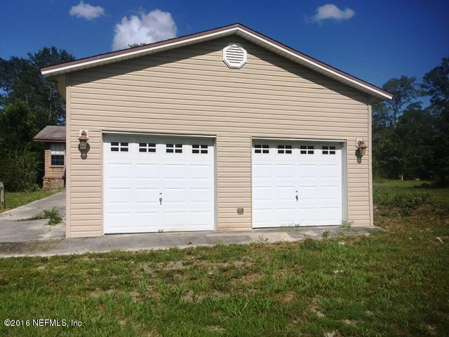 4155 Pinto Road Middleburg, FL 32068 - Photo 31 of 38 a front view of a house with a yard