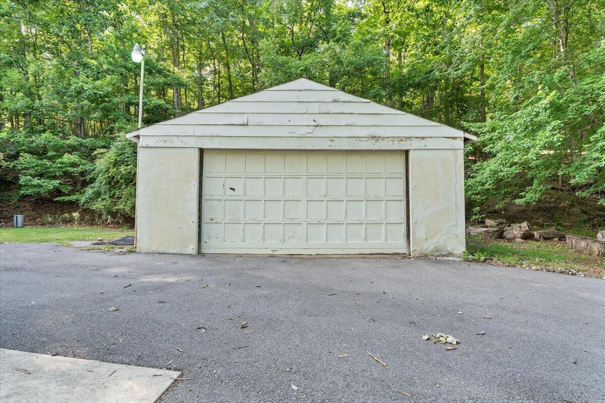 2215 Wildwood Road Salem, VA 24153 - Photo 30 of 35 37-MIB09951