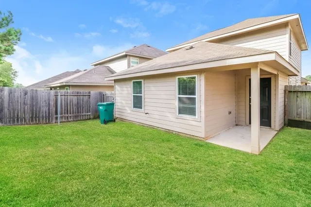 a view of a house with a backyard