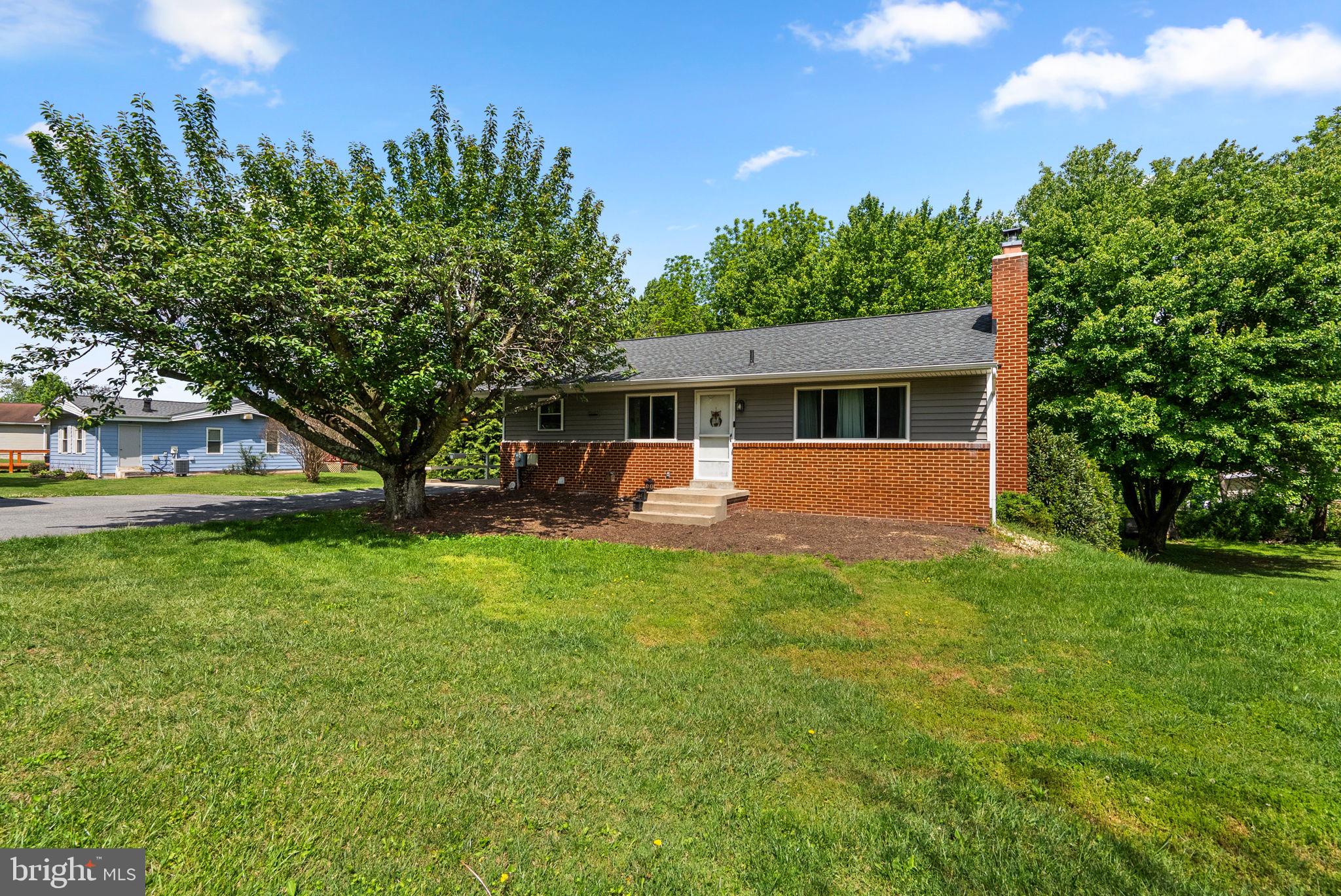 7301 Chrome Mine Road Gaithersburg, MD 20882 - Photo 3 of 45