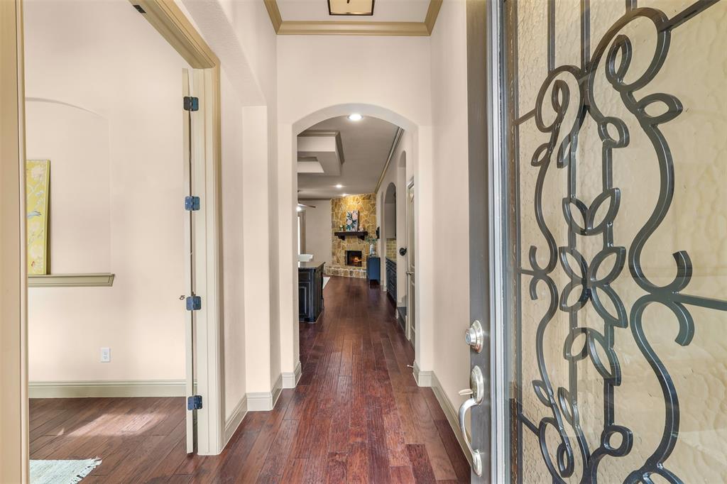 437 Middleton Drive Roanoke, TX 76262 - Photo 2 of 40