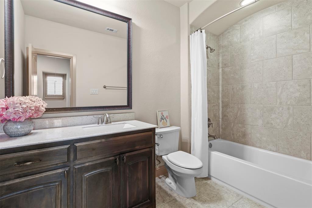 437 Middleton Drive Roanoke, TX 76262 - Photo 33 of 40 Upstairs full bathroom with access from bedroom and bonus room