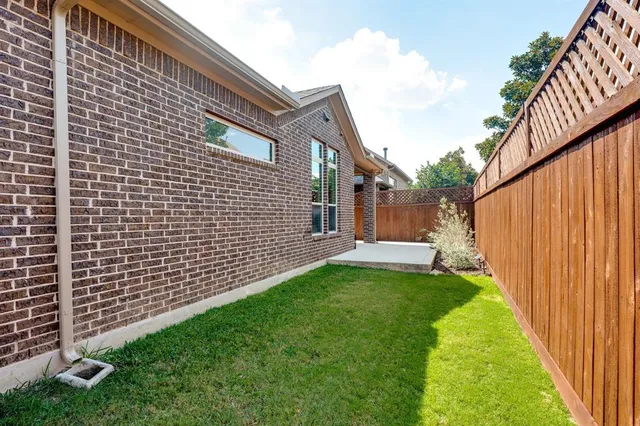 $589,000 | 437 Middleton Drive, Roanoke, TX 76262