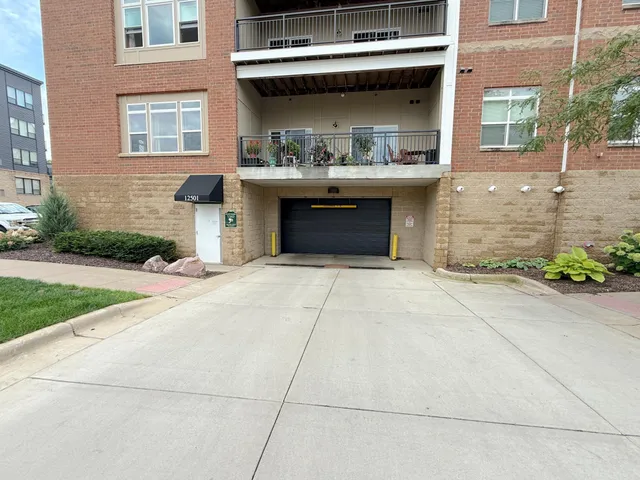 $324,900 | 12501 Nicollet Avenue, Unit 227, Burnsville, MN 55337