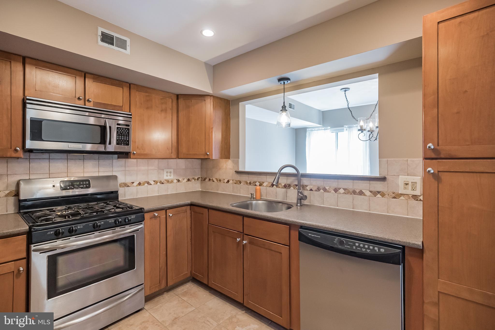 373 Woodlake Drive Marlton, NJ 08053 - Photo 9 of 34 Gas Stove