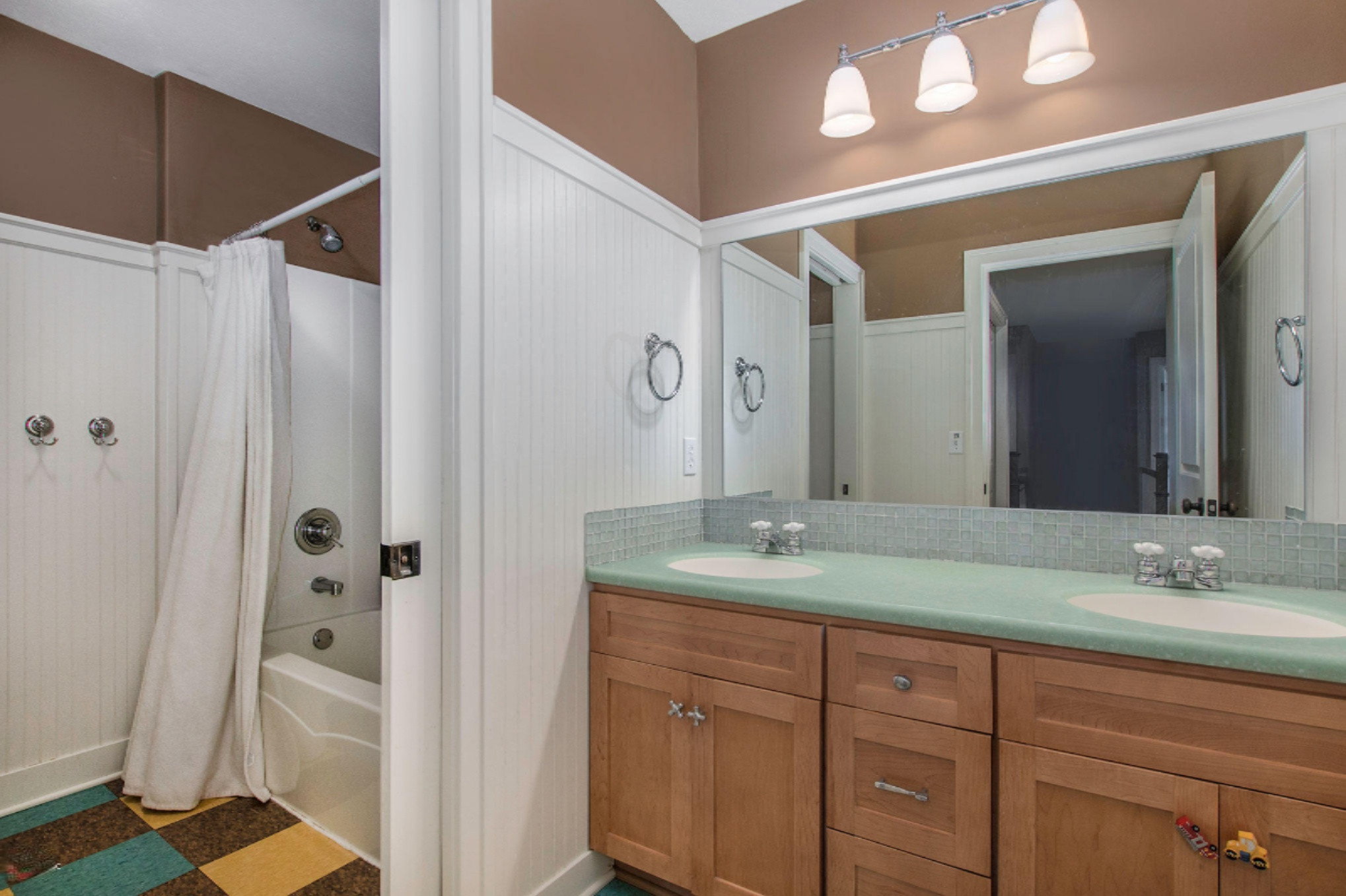 1086 Keystone Road Holland, MI 49423 - Photo 26 of 40 Bath
