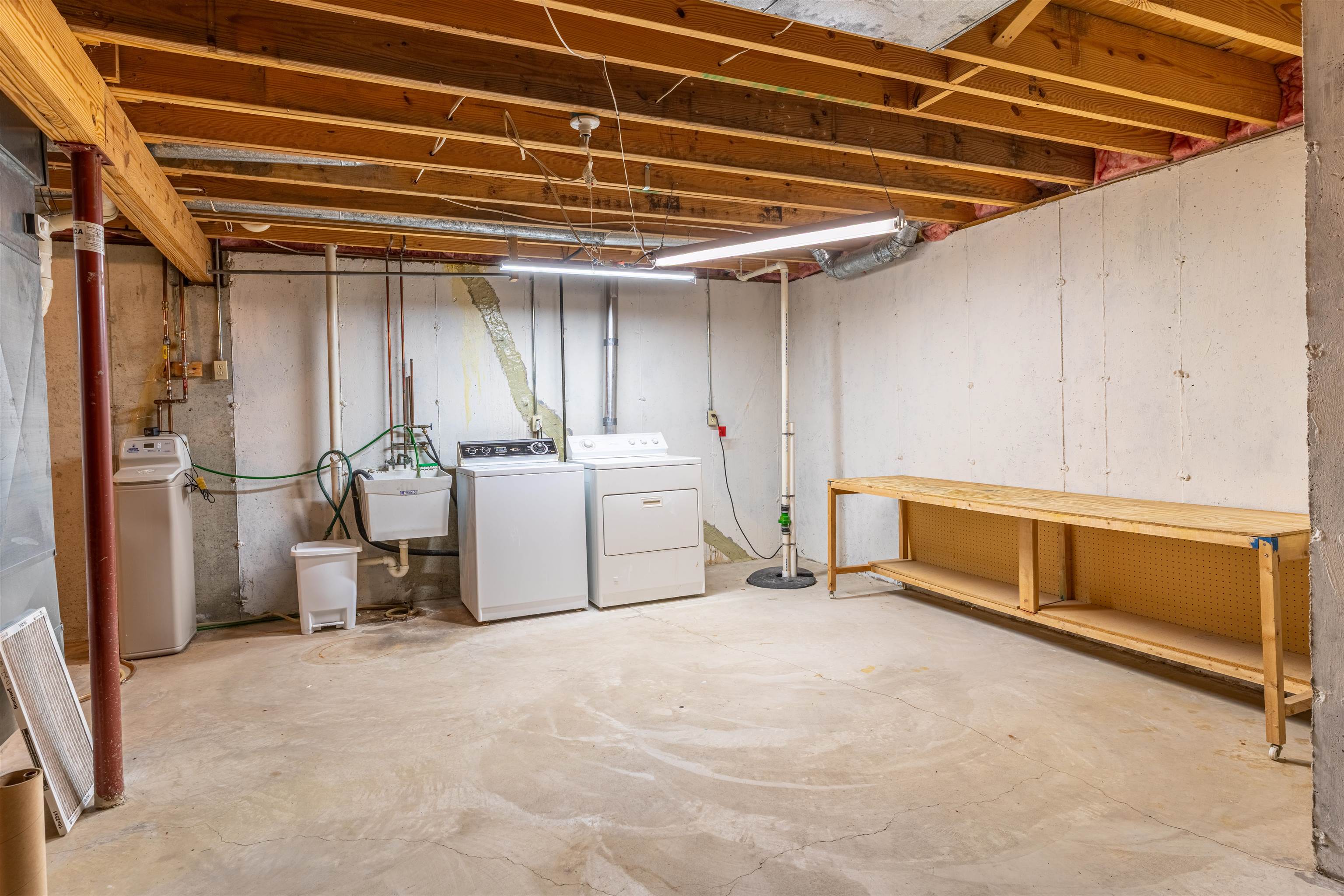 5269 Windsor Road Loves Park, IL 61111 - Photo 27 of 32 a utility room with dryer and washer