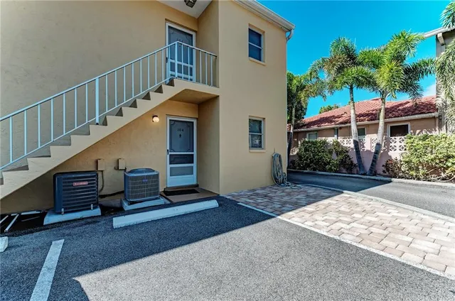 $1,900 | 115 Tyler Drive, Unit 104, Sarasota, FL 34236