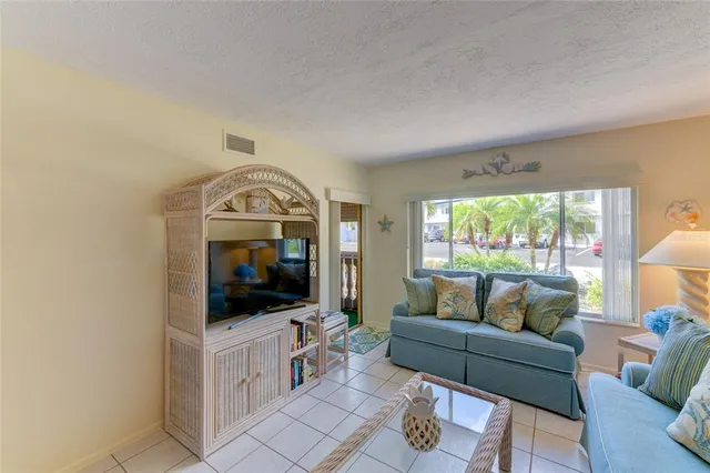 $1,900 | 115 Tyler Drive, Unit 104, Sarasota, FL 34236