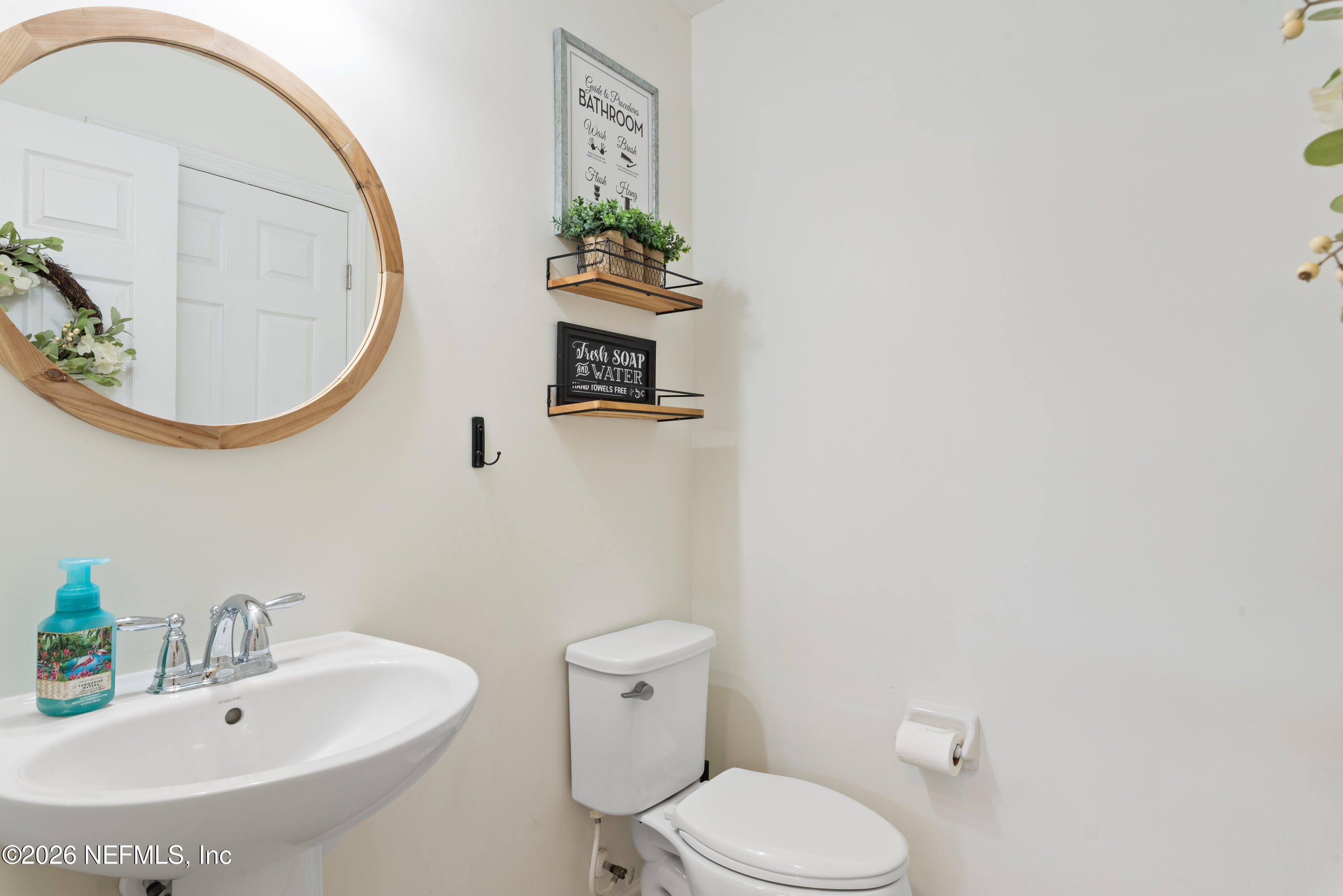111 Paradas Place St. Augustine, FL 32092 - Photo 20 of 46 a bathroom with a sink a mirror and toilet