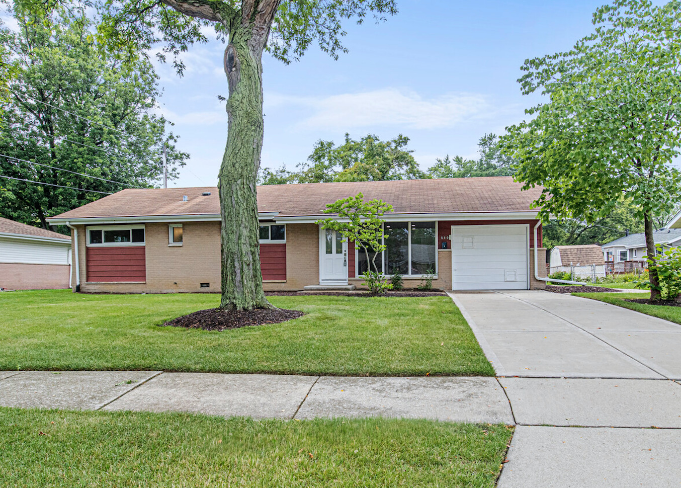 580 Geronimo Street Hoffman Estates, IL 60169 - Photo 1 of 28 a front view of a house with a garden