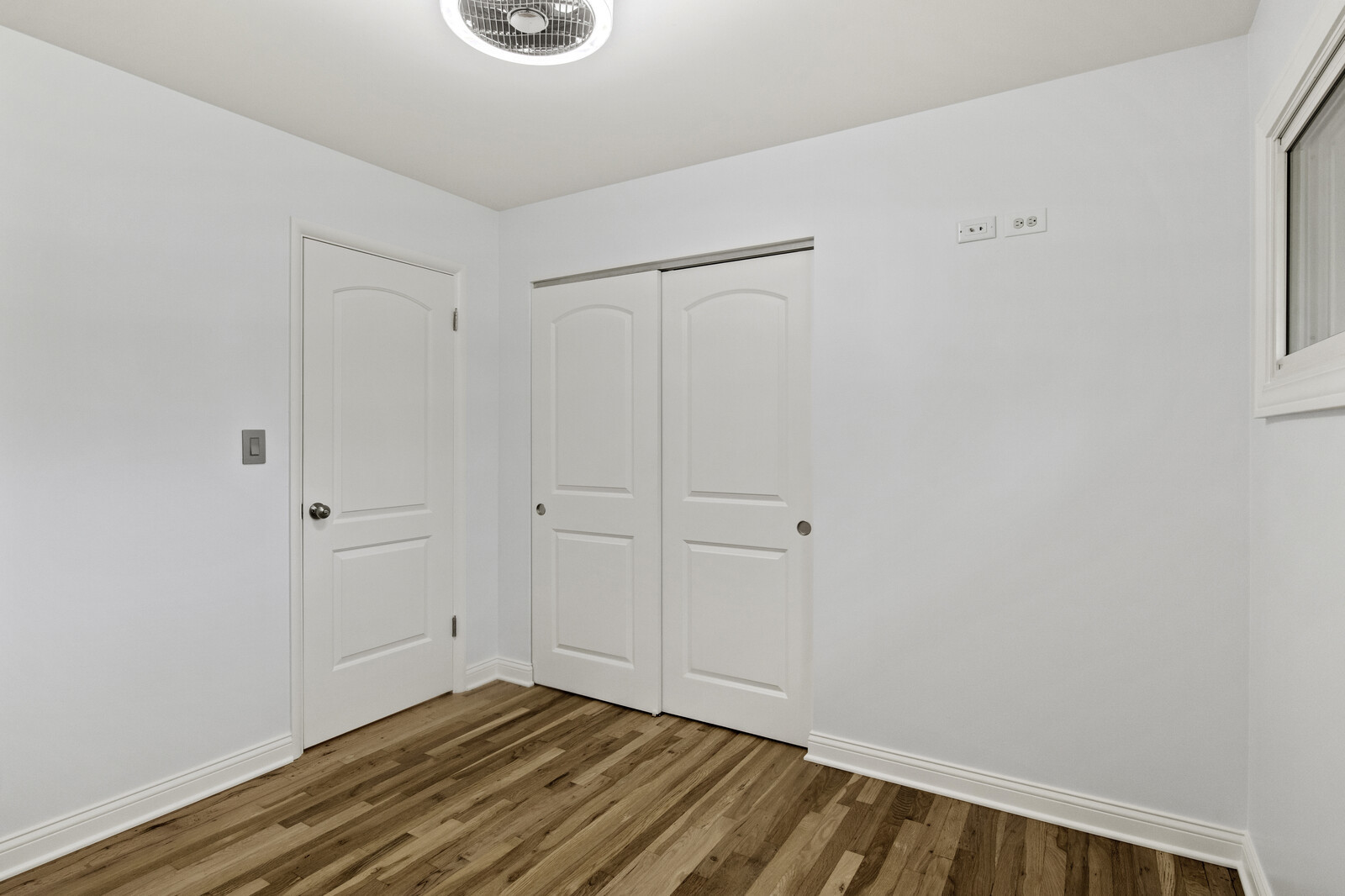 580 Geronimo Street Hoffman Estates, IL 60169 - Photo 14 of 28 a view of an empty room