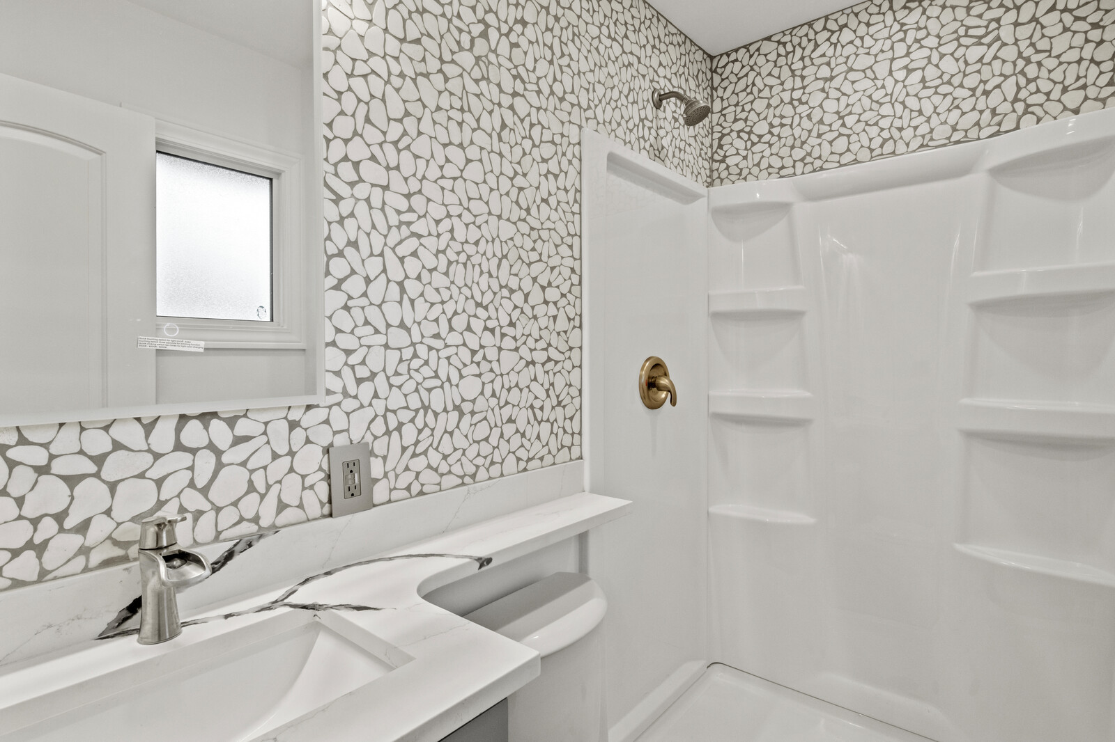 580 Geronimo Street Hoffman Estates, IL 60169 - Photo 18 of 28 a bathroom with a sink and a bathtub