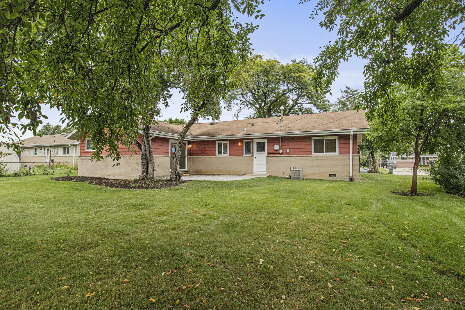 580 Geronimo Street Hoffman Estates, IL 60169 - Photo 23 of 28 a view of a house with a backyard
