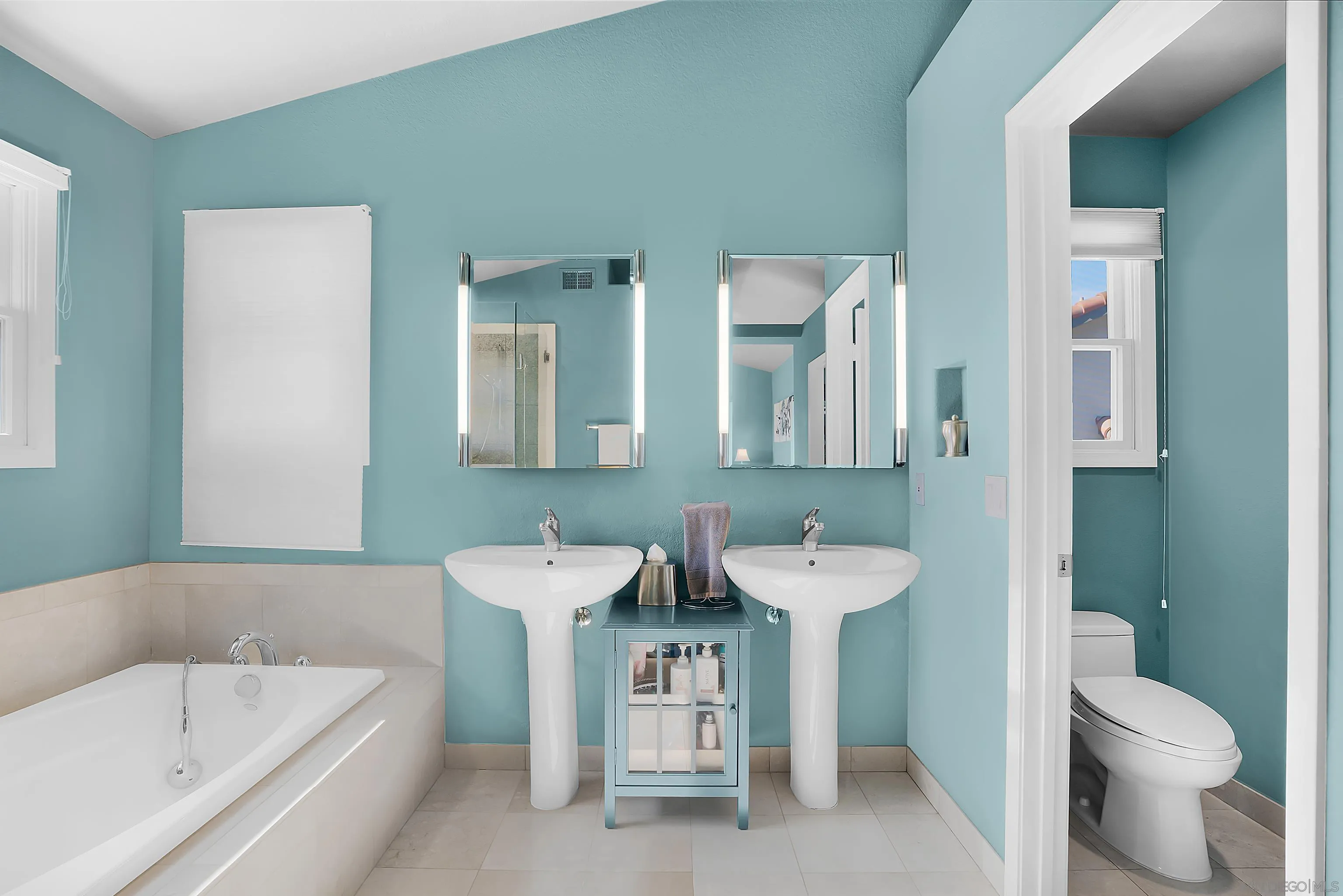 2653 Sausalito Avenue Carlsbad, CA 92010 - Photo 19 of 30 a bathroom with a bathtub sink and toilet